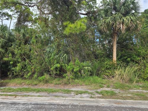 123 Cardinal Dr, SEBASTIAN, FL, 32958-5206 | Card Image