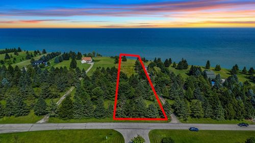 626 Lakeshore Drive, Kewaunee, WI, 54216 | Card Image
