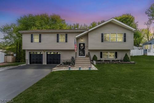 64 Stonehenge Dr, Phillipsburg, NJ, 08865-2046 | Card Image