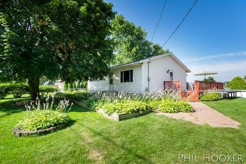 4140 Janet Dr, Dorr, MI, 49323-9414 | Card Image