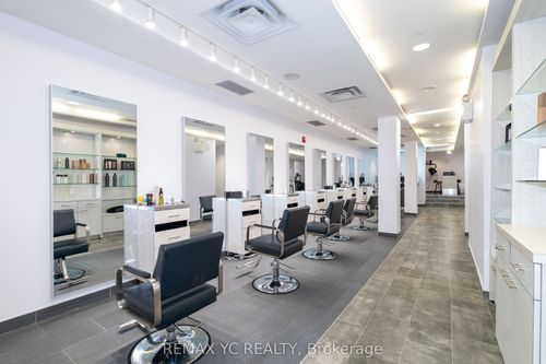 2409 Yonge St, Toronto, ON, M4P2E7 | Card Image