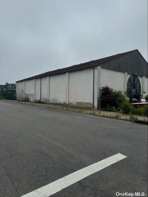 4 Pettit Pl, Island Park, NY, 11558-2219 | Card Image