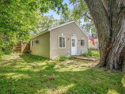 2612 Mason St, Delavan, WI, 53115-3633 | Card Image