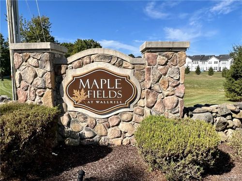 95 Meadow View Dr, Middletown, NY, 10940-3358 | Card Image