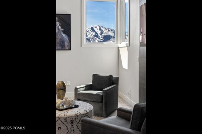 363 E Overlook Loop, Condo with 3 bedrooms, 4 bathrooms and null parking in Hideout UT | Image 16