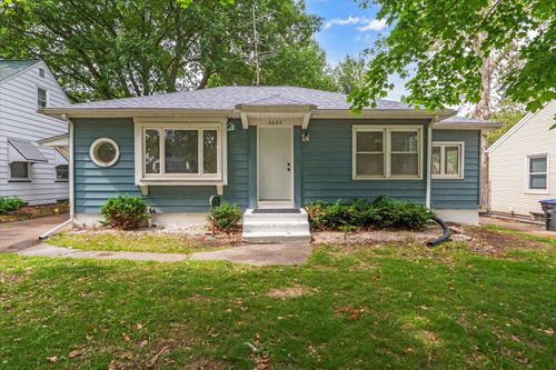 3823 28th Ave, Rock Island, IL, 61201-5802 | Card Image
