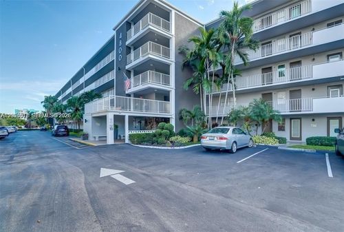 511-4800 Hillcrest Ln, Hollywood, FL, 33021-7858 | Card Image