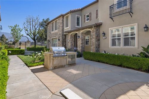 13-14975 S Highland Ave, Fontana, CA, 92336-5550 | Card Image