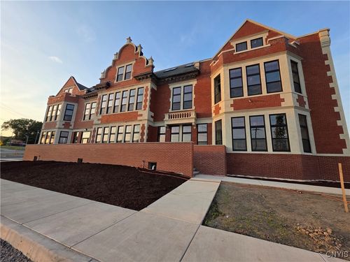 100 Buckley Rd, Liverpool, NY, 13088-6602 | Card Image