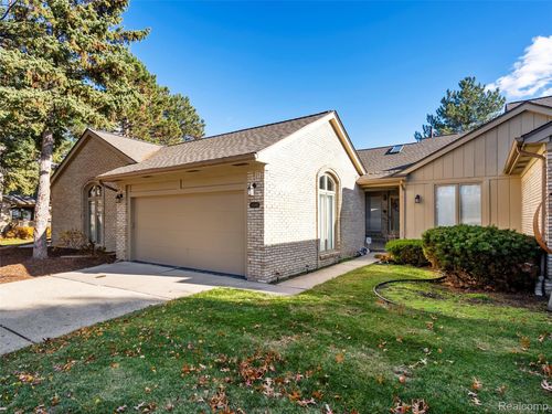 43043 W Kirkwood Dr, Clinton Township, MI, 48038-1220 | Card Image