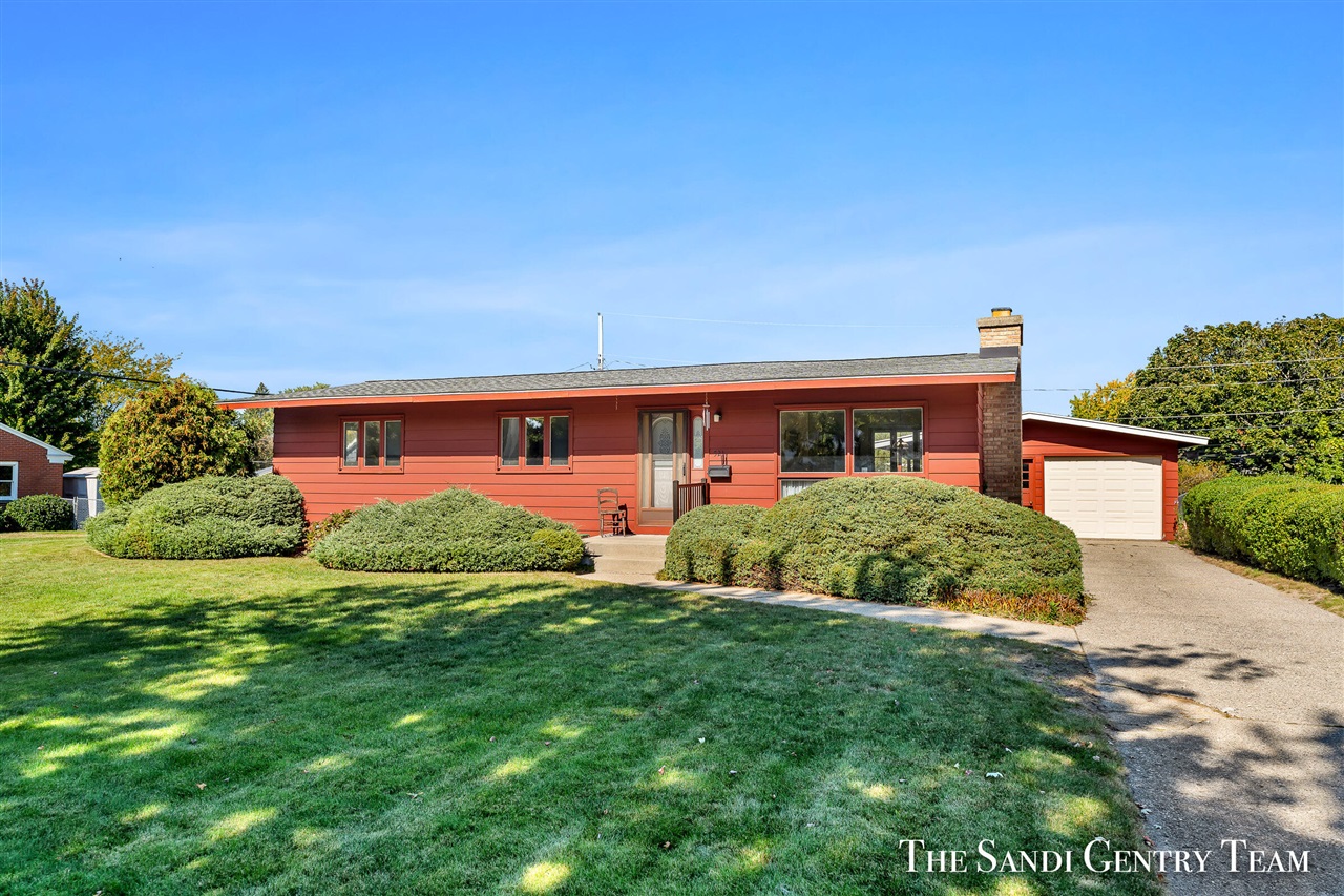 Robbins Rd, Grand Haven, MI 49417