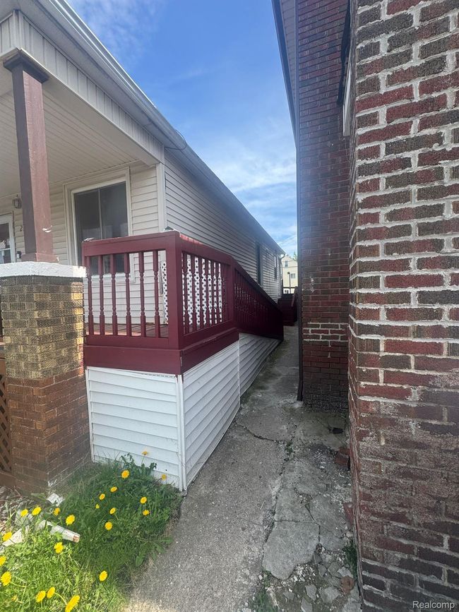 2340 Commor St, Home with 0 bedrooms, 2 bathrooms and null parking in Hamtramck MI | Image 4