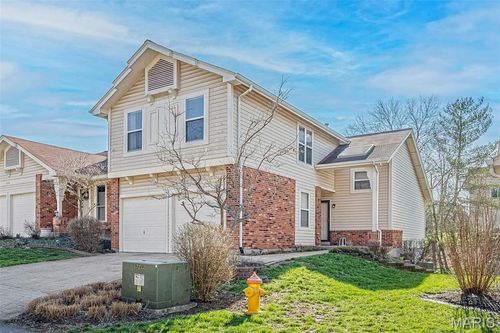 634 Sandy Summit Dr, Ballwin, MO, 63021-7724 | Card Image