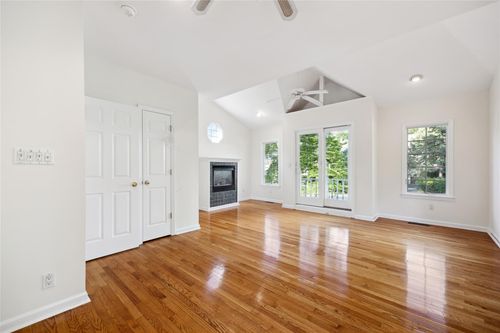 119 Knickerbocker Rd, Manhasset, NY, 11030-3422 | Card Image