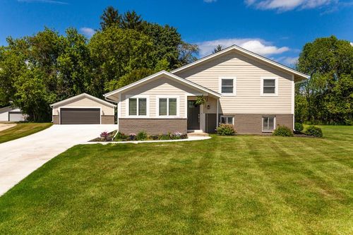N20W28282 Oakton Rd, Pewaukee, WI, 53072-5118 | Card Image