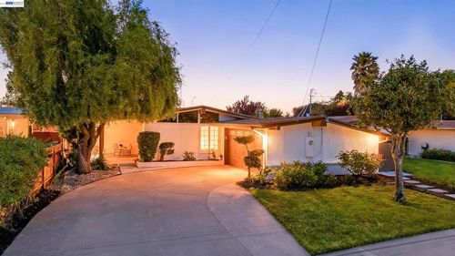 2571 Ocala St, Hayward, CA, 94545-4046 | Card Image