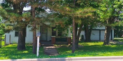 829 N West St, Nevada, MO, 64772-1355 | Card Image