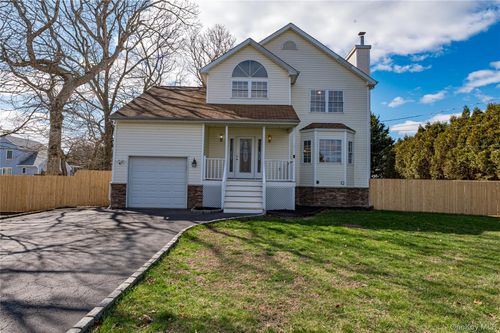 44 Westminster Dr, Shirley, NY, 11967-4225 | Card Image