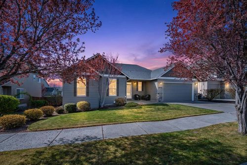 2372 Nw Hazelwood Ave, Redmond, OR, 97756-8801 | Card Image