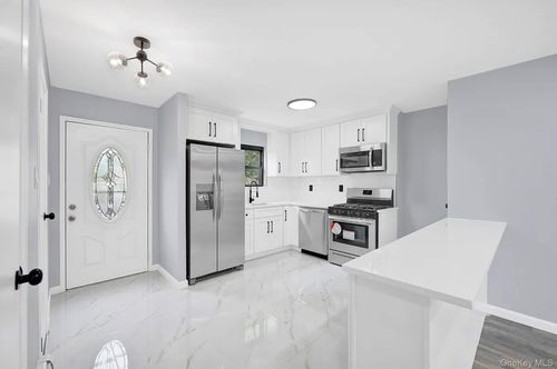 326 Berriman St, Brooklyn, NY, 11208-3655 | Card Image