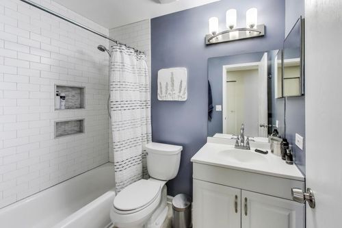 7044 Yorkshire Dr, Woodridge, IL, 60517-1872 | Card Image