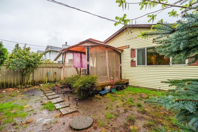 1951 Coquitlam Avenue, House other with 3 bedrooms, 2 bathrooms and 2 parking in Port Coquitlam BC | Image 3