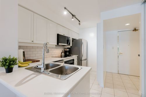 211-188 Redpath Ave, Toronto, ON, M4P3J2 | Card Image