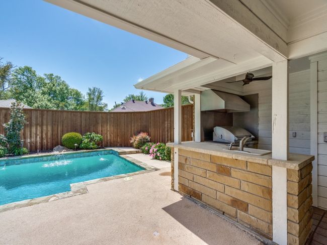 Outdoor kitchen is right by the pool! | Image 17