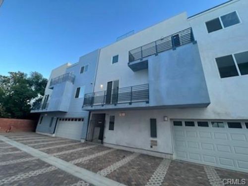 14614 Vanowen St, Van Nuys, CA, 91405-3942 | Card Image