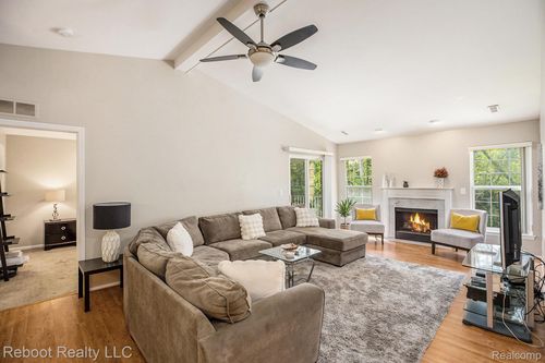 56083 Chesapeake Trl, Shelby Twp, MI, 48316-5058 | Card Image