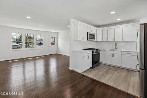 28 Gem Ave, Toms River, NJ, 08755-7384 | Card Image