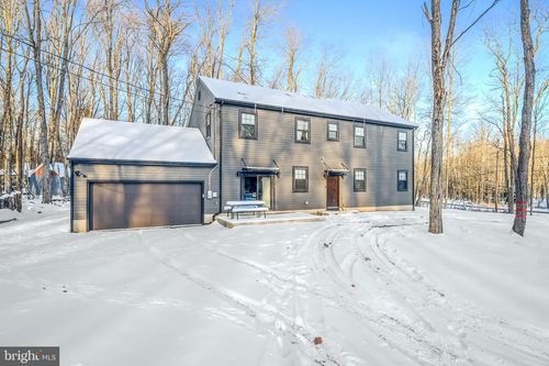 7813 Lake Shore Dr, Pocono Lake, PA, 18347-8017 | Card Image