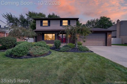 27423 Oakcrest Dr, Brownstown Twp, MI, 48183-5904 | Card Image