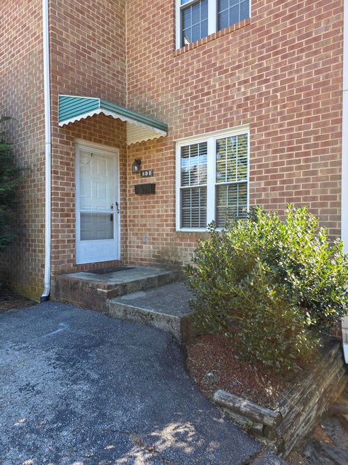 800 Kerner Ave, Salem, VA, 24153-5345 | Card Image