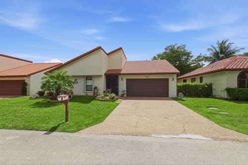 7040 Golf Pointe Cir, Tamarac, FL, 33321-2727 | Card Image