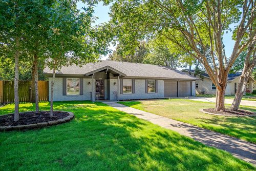 1225 Crestwood Dr, Cleburne, TX, 76033-4609 | Card Image