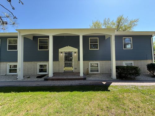11 Roberts Rd, Inverness, IL, 60067-4545 | Card Image