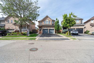 6 Maple Beach Cres, House other with 4 bedrooms, 3 bathrooms and 3 parking in Brampton ON | Image 2