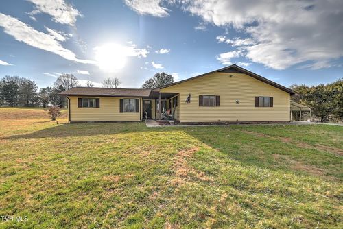 805 Clairmont Rd, Johnson City, TN, 37601-3849 | Card Image