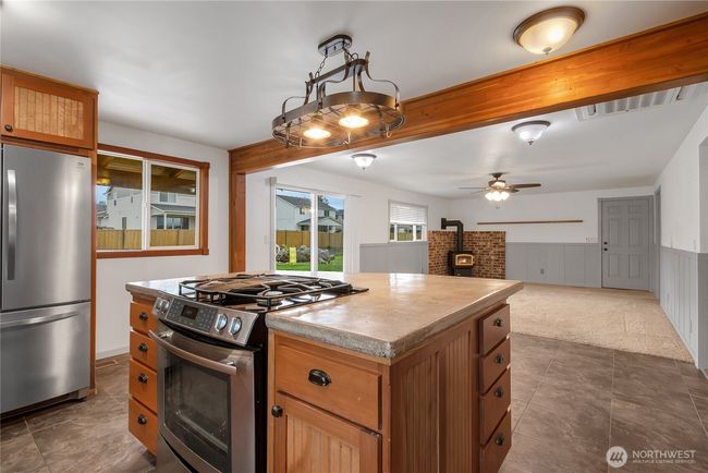 211 Blake St, House other with 4 bedrooms, 3 bathrooms and 2 parking in Enumclaw WA | Image 4