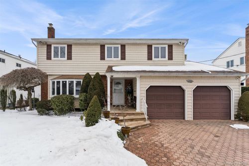 44 Wallace Dr, Plainview, NY, 11803-2929 | Card Image