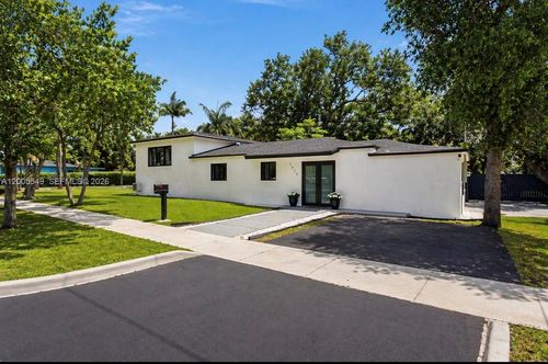 1810 Ne 161st St, North Miami Beach, FL, 33162-4818 | Card Image