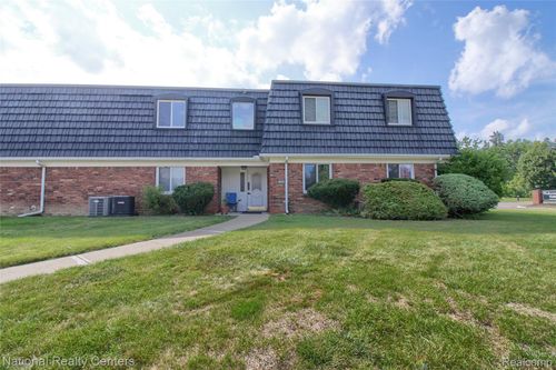 3-1800 Colonial Village Way, Waterford, MI, 48328-1922 | Card Image