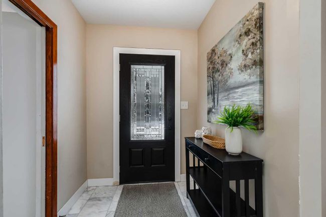 601 30 Avenue Sw, Home with 2 bedrooms, 1 bathrooms and 1 parking in Calgary AB | Image 3