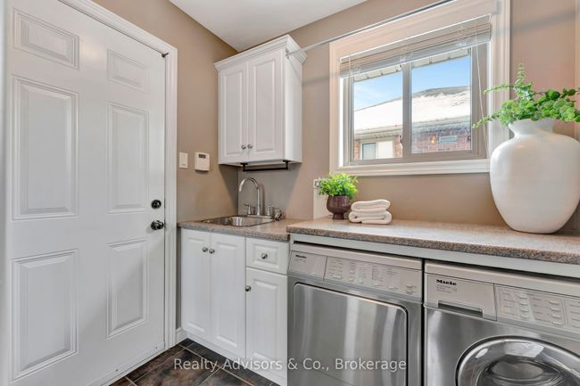 56 Southampton Dr, House other with 3 bedrooms, 2 bathrooms and 2 parking in Saint George ON | Image 23