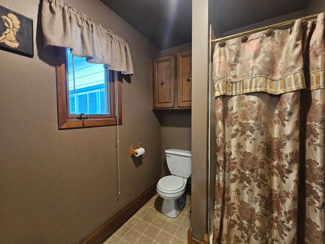 main Level bath 2 | Image 34
