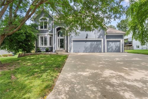 5717 Ne Coral Dr, Lee's Summit, MO, 64064-1167 | Card Image