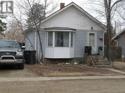 216 1 St E, Duchess, AB, T0J0Z0 | Card Image