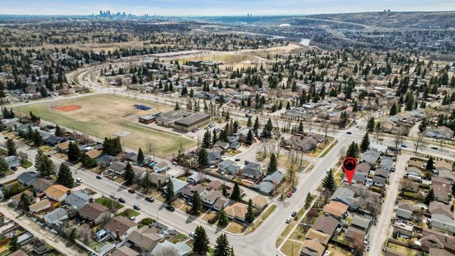 6423 Silver Ridge Drive Nw, Home with 4 bedrooms, 2 bathrooms and 4 parking in Calgary AB | Image 19