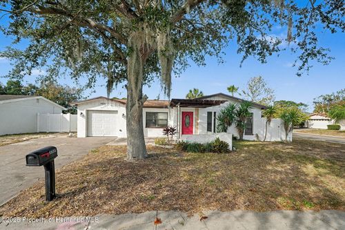 9931 Woodstock Ln, PORT RICHEY, FL, 34668-4266 | Card Image